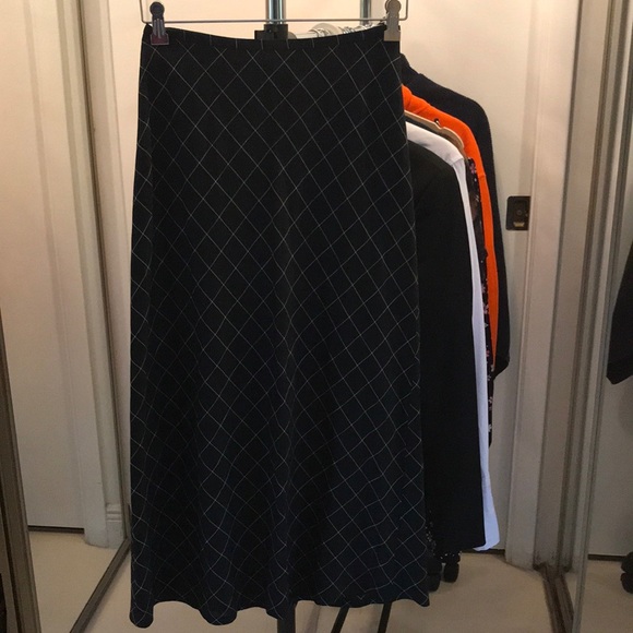 ANN TAYLOR Black and White Pattern Midi Skirt - A Line Silhouette. Size 2 - Picture 1 of 9